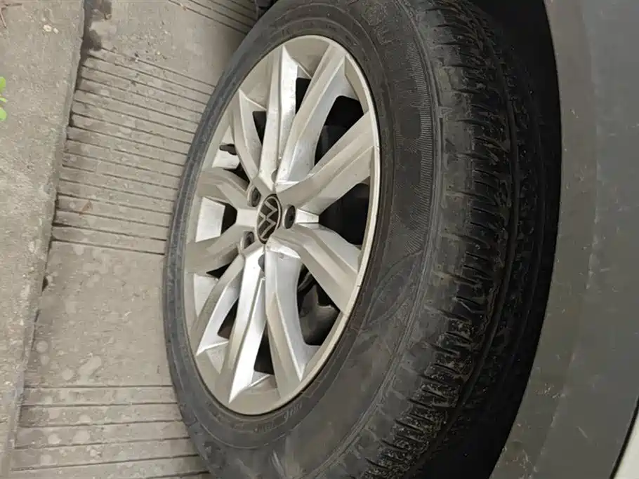 Volkswagen T-ROC exploring Songs