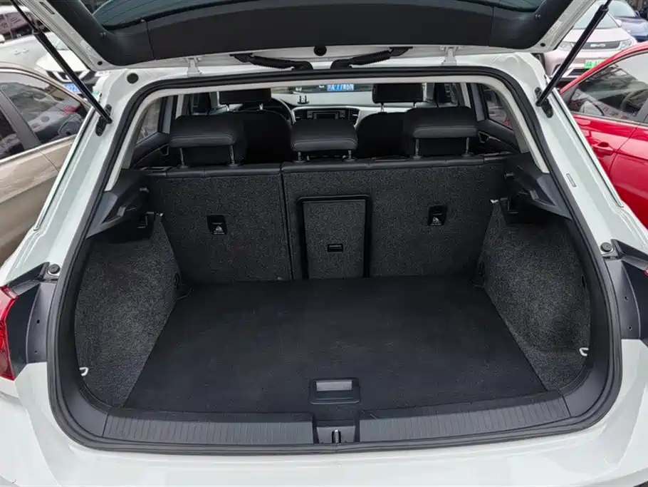 Volkswagen T-ROC exploring Songs