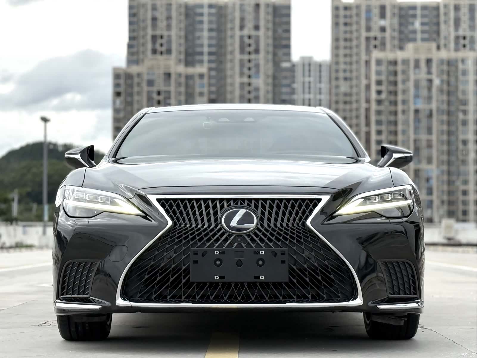 Lexus LS, 2022 3