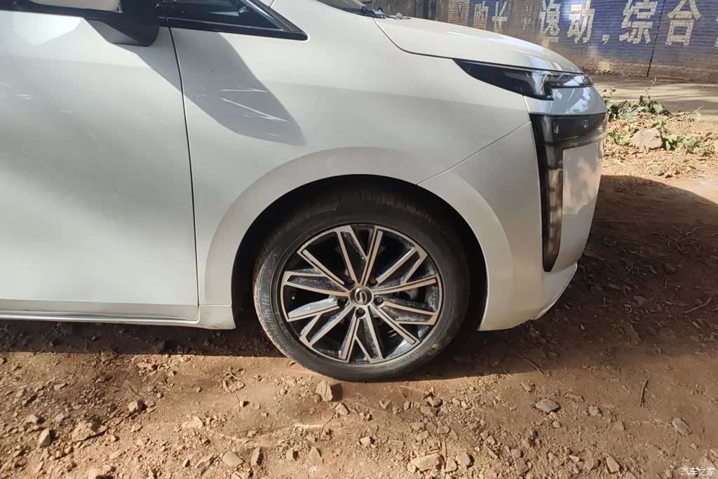 Trumpchi E8, 2025 6