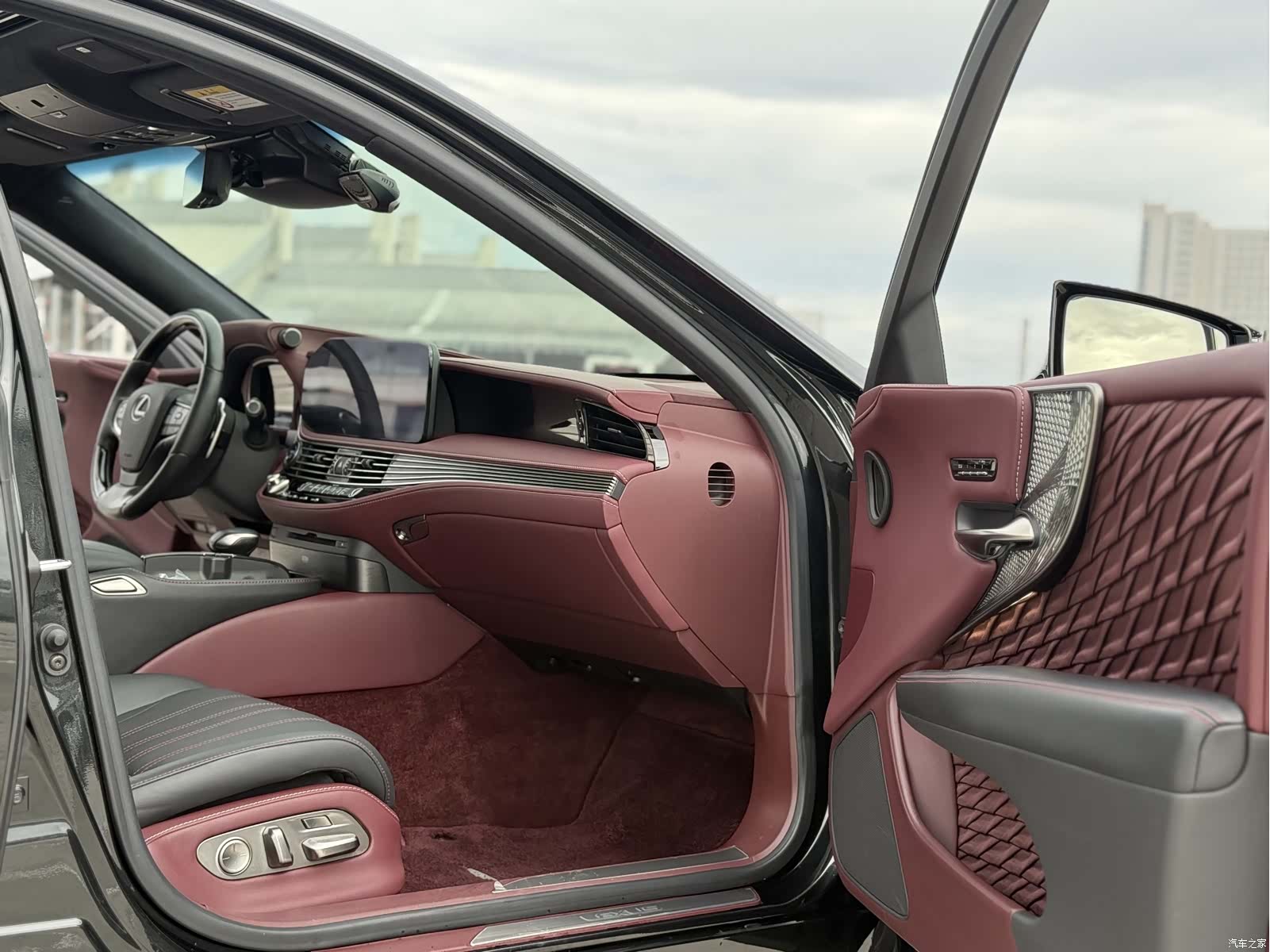 Lexus LS, 2022 7