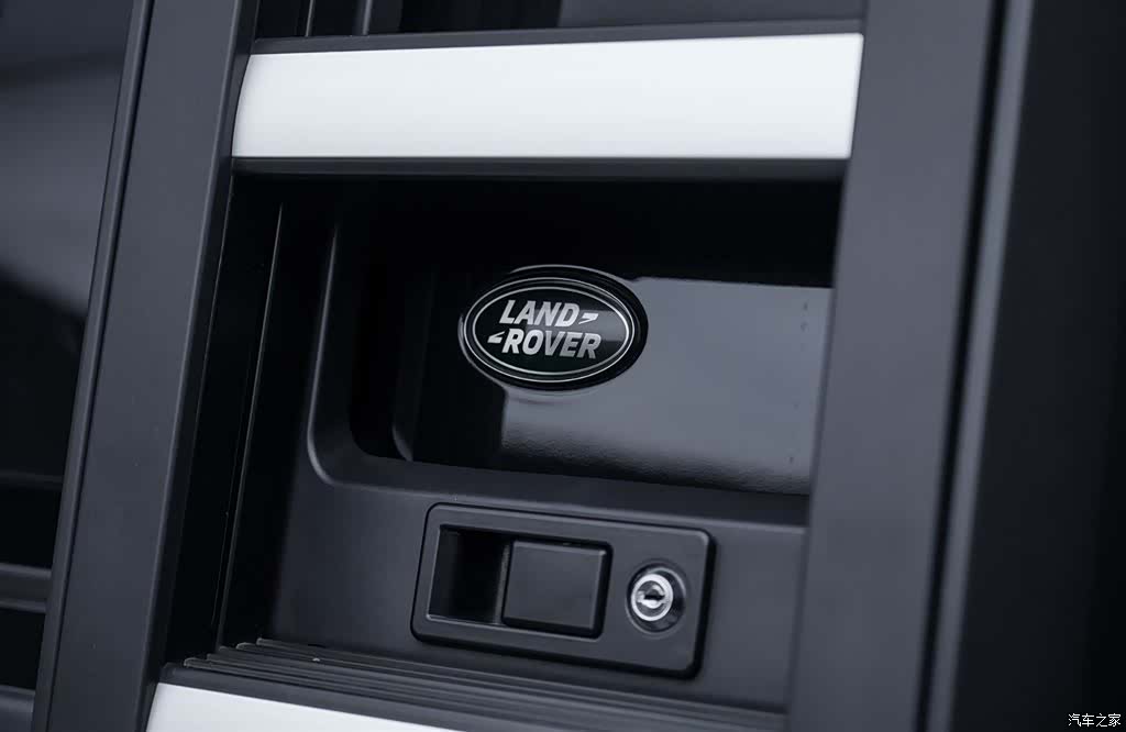 Land Rover Defender, 2023 9