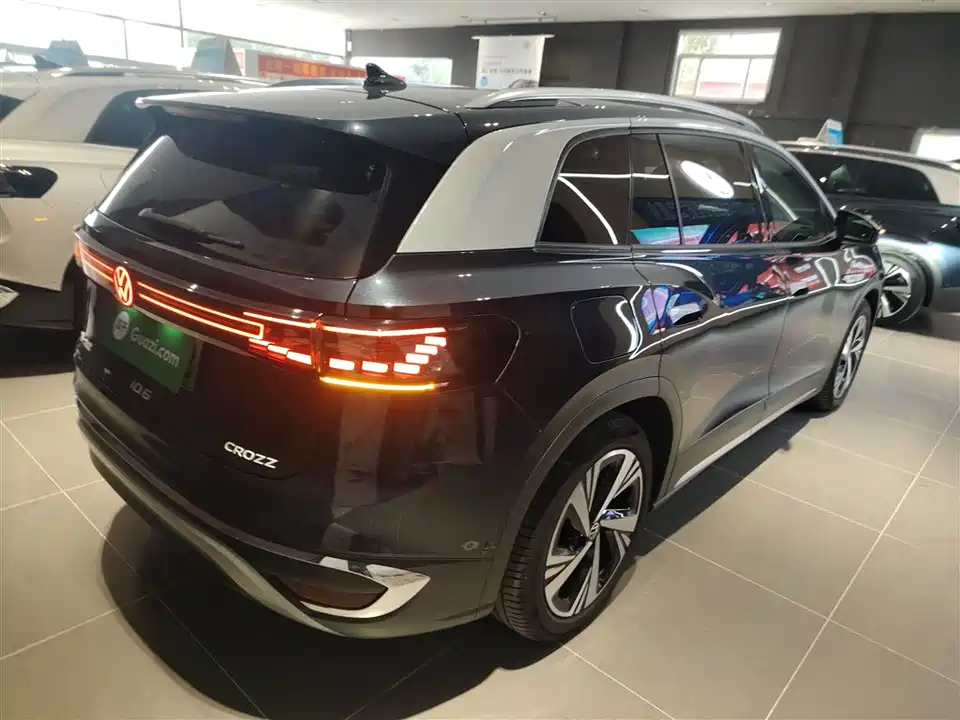 Volkswagen ID.6 CROZZ