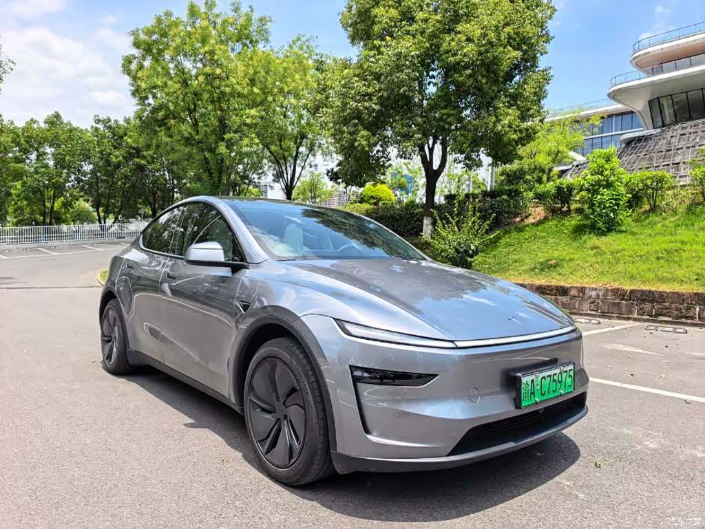 Tesla Model Y, 2026 3