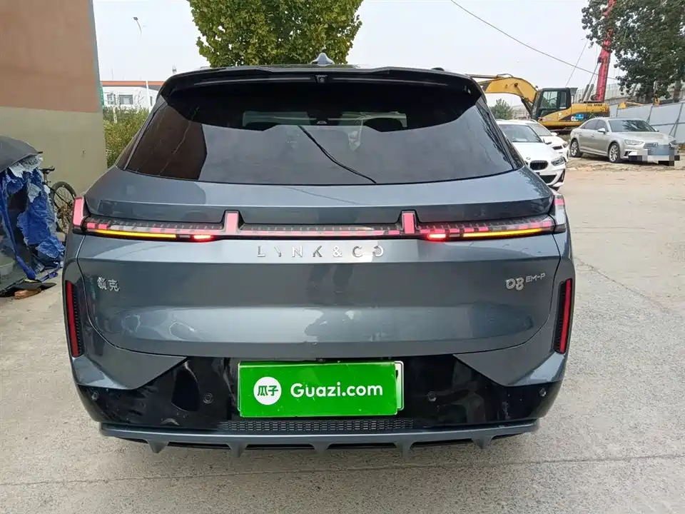 Lynk & Co 08 EM-P