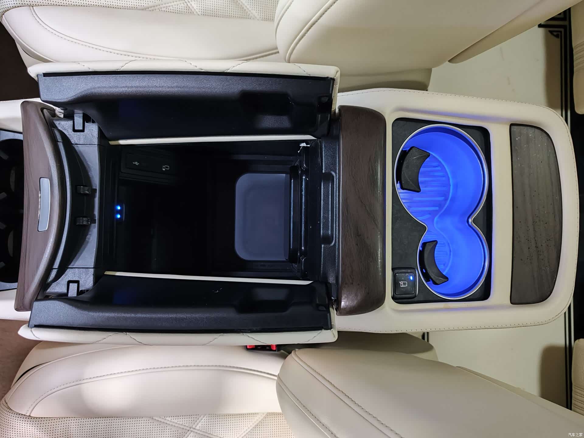 Mercedes-Benz V-Class, 2021 23