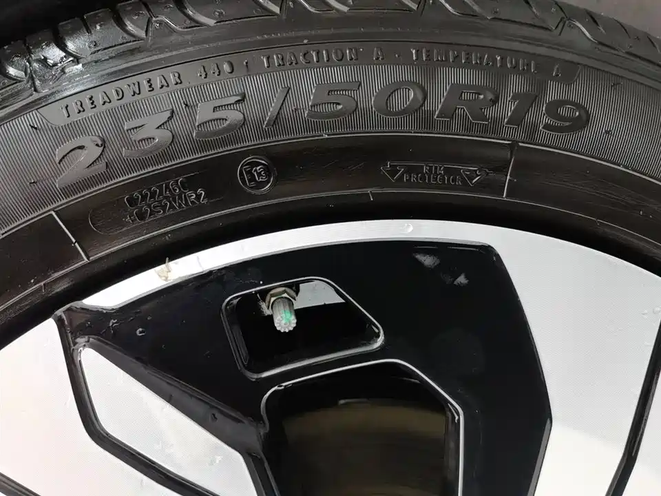 Geely Galaxy Galaxy E5