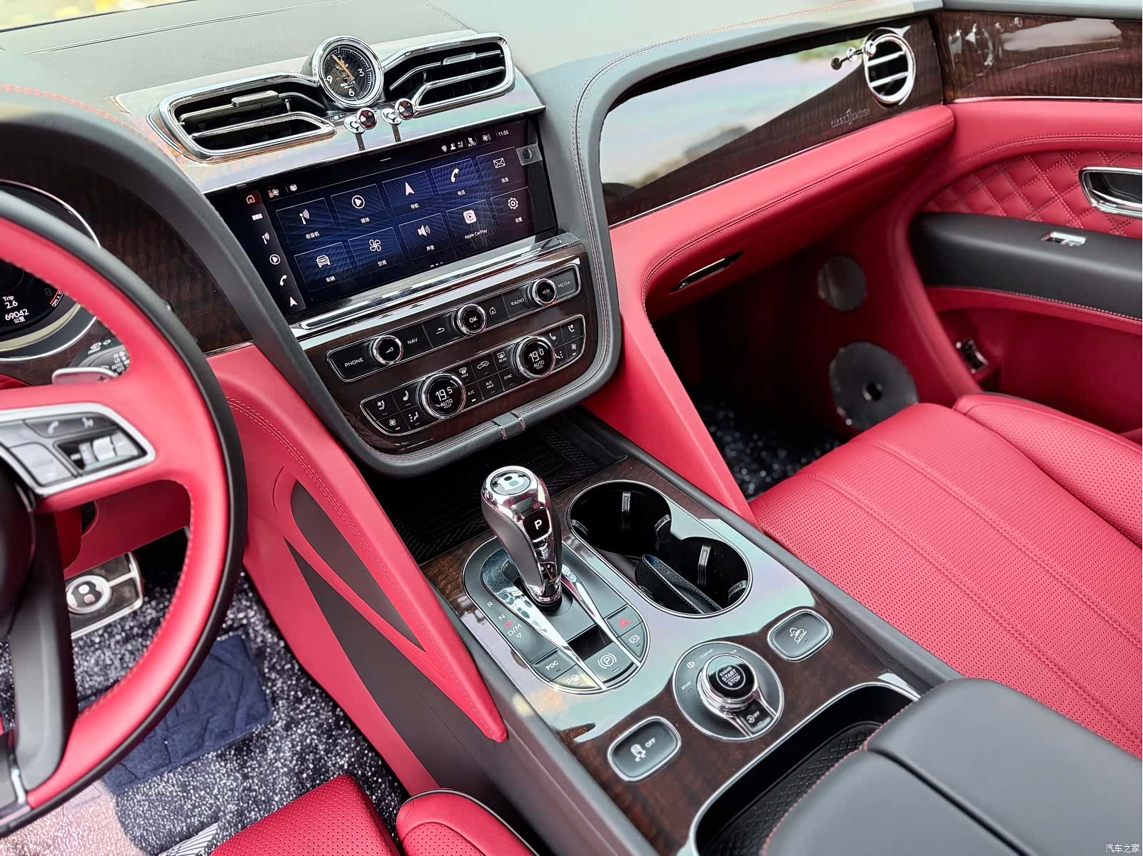 Bentley Bentayga, 2020 6