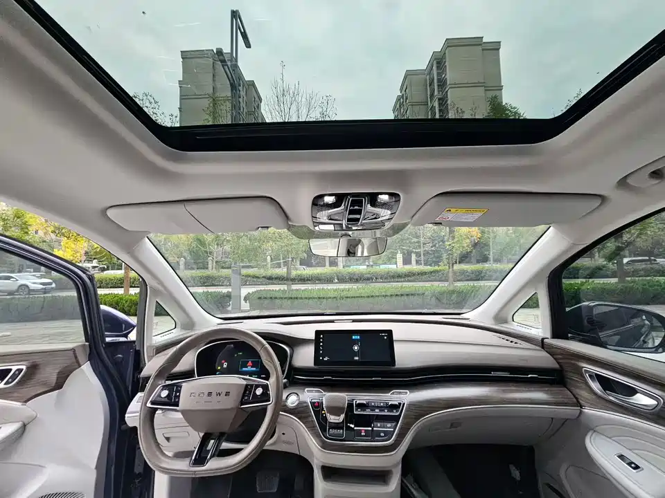 Roewe iMAX8