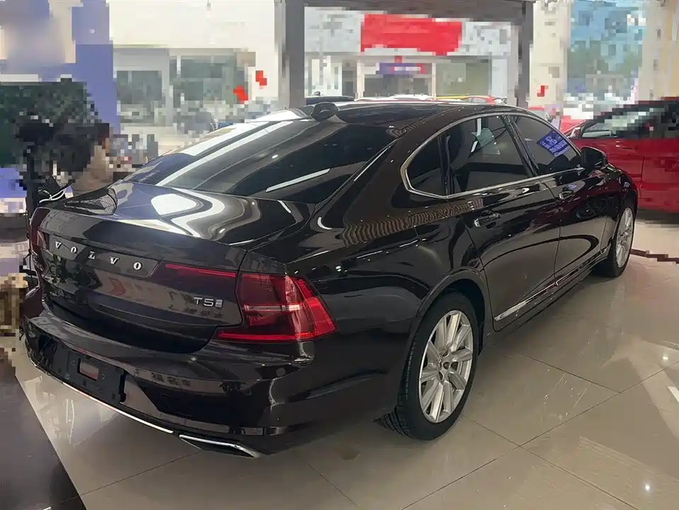 Volvo S90