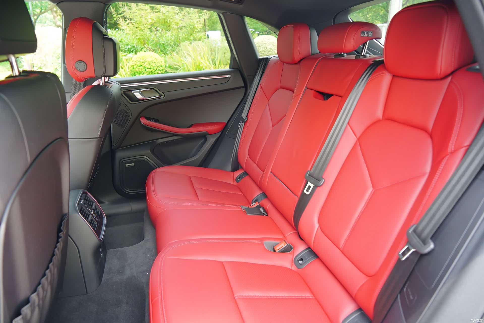 Porsche Macan, 2026 7