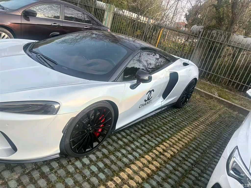 McLaren GT, 2022 2