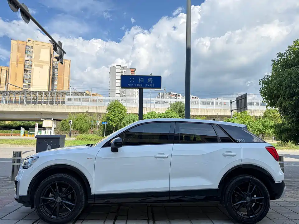 Audi Q2L Audi Q2L