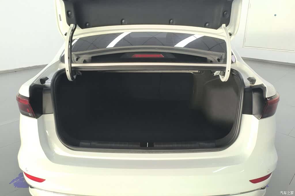 Geely Emgrand, 2024 4
