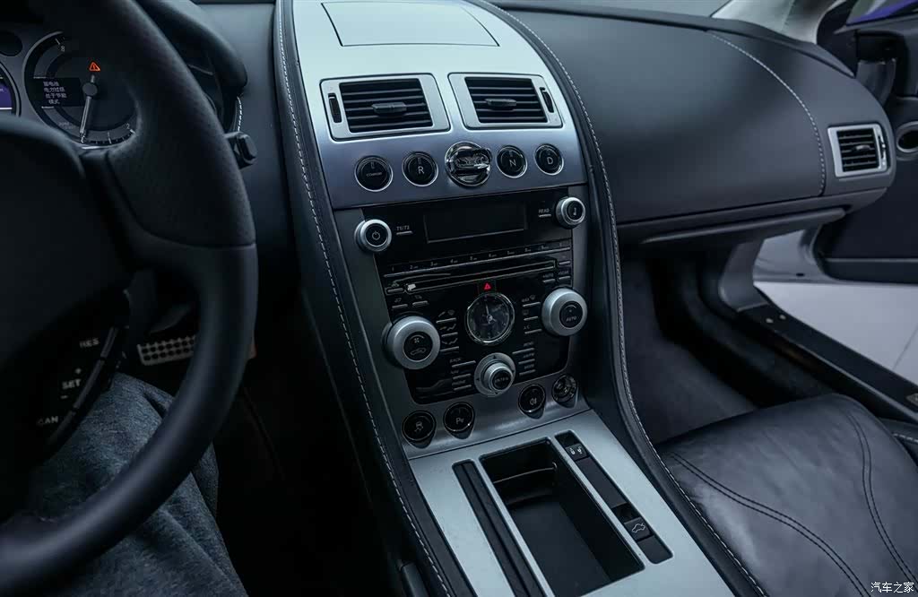 Aston Martin Vantage, 2011 13