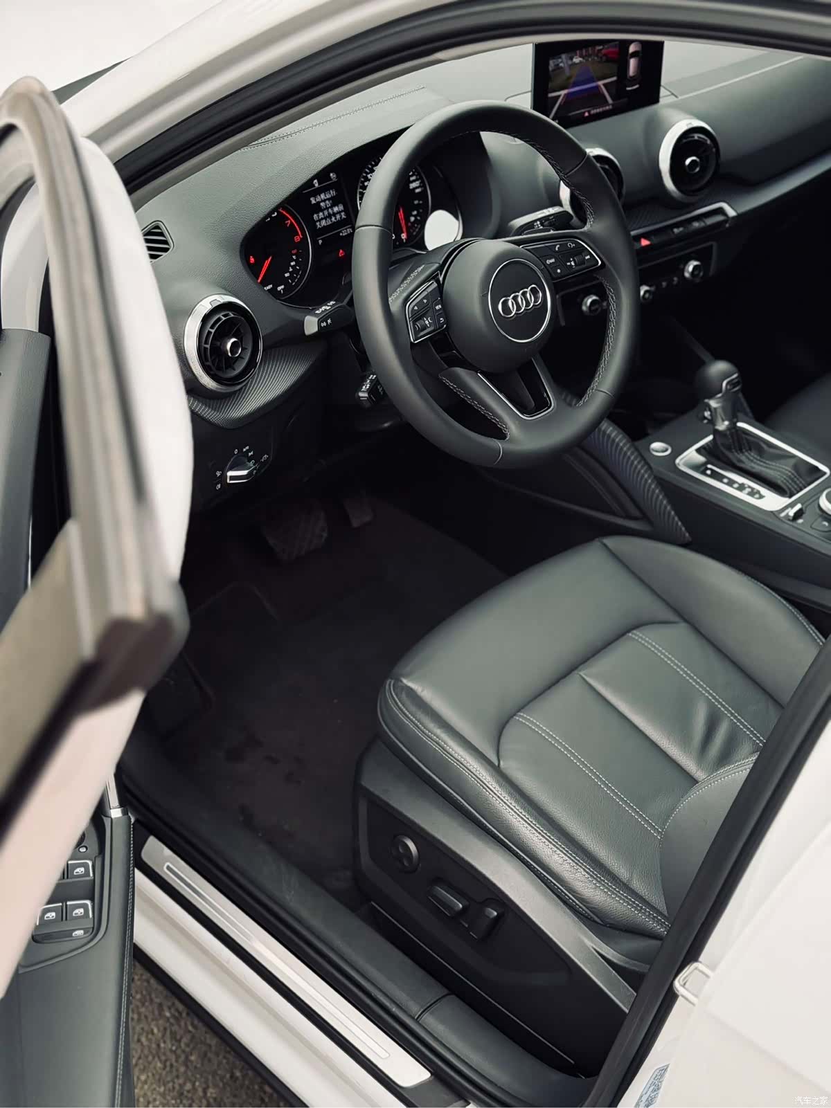 Audi Q2L, 2024 4