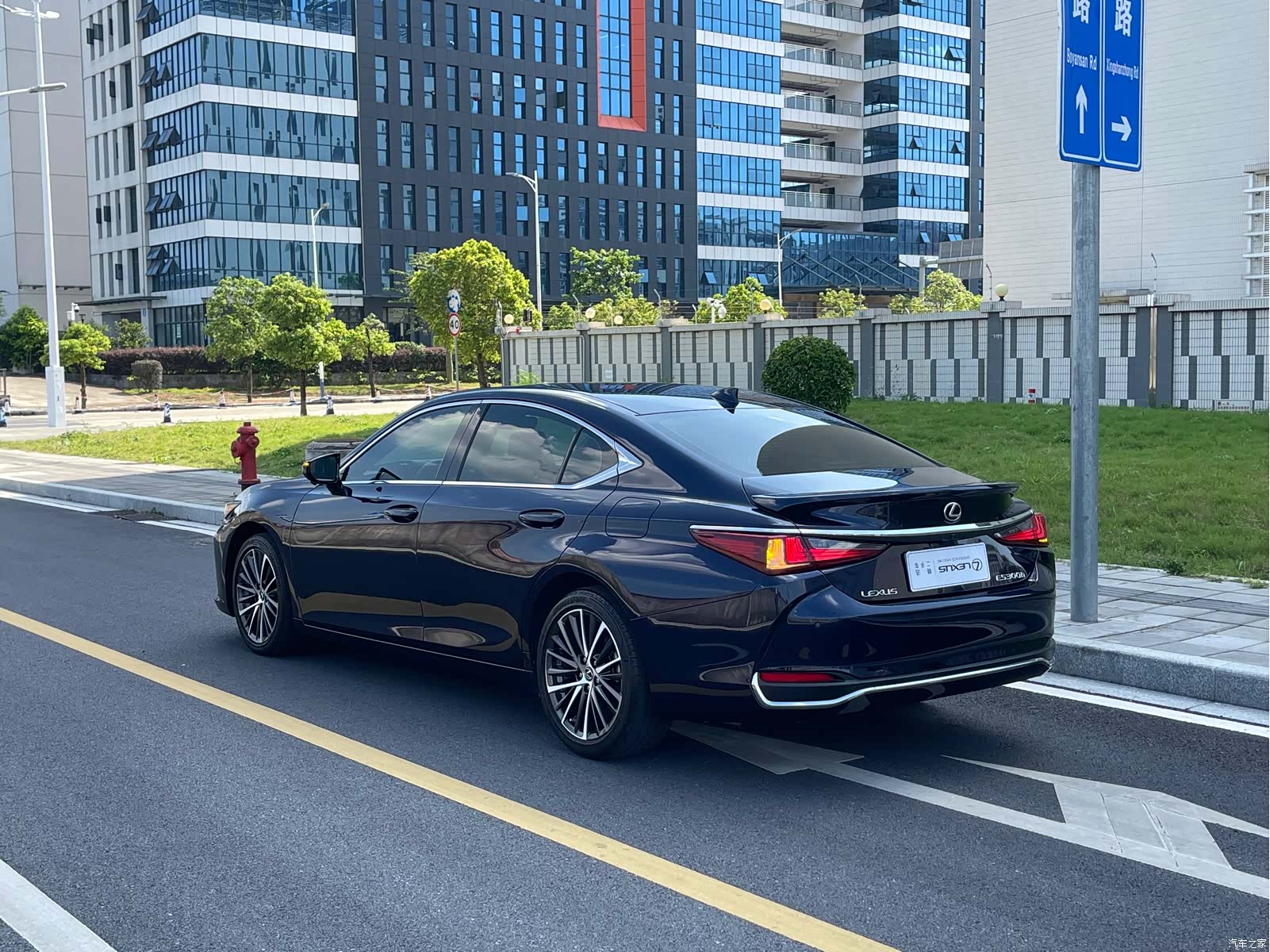 Lexus ES, 2022 7