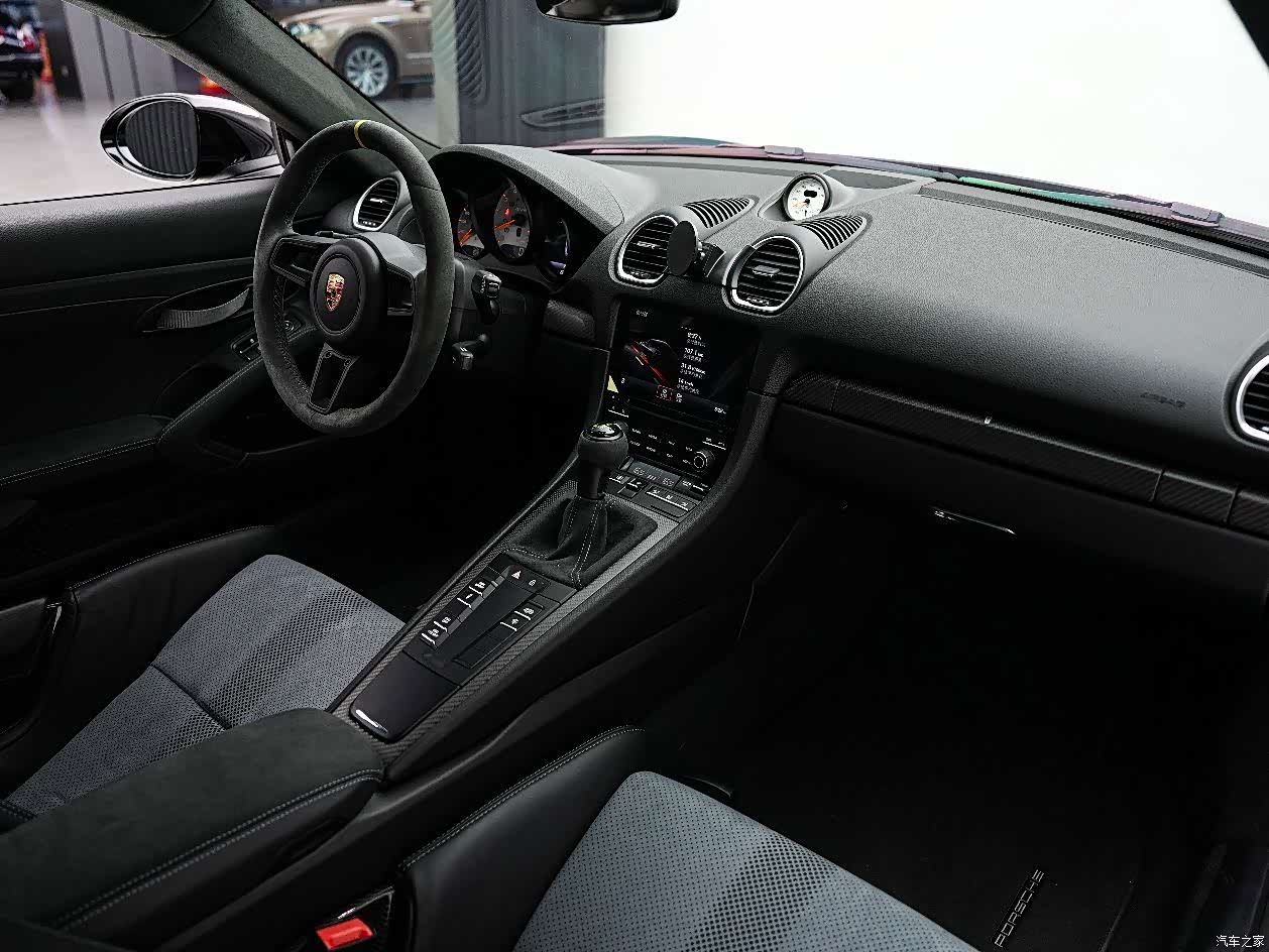 Porsche GT4, 2025 19