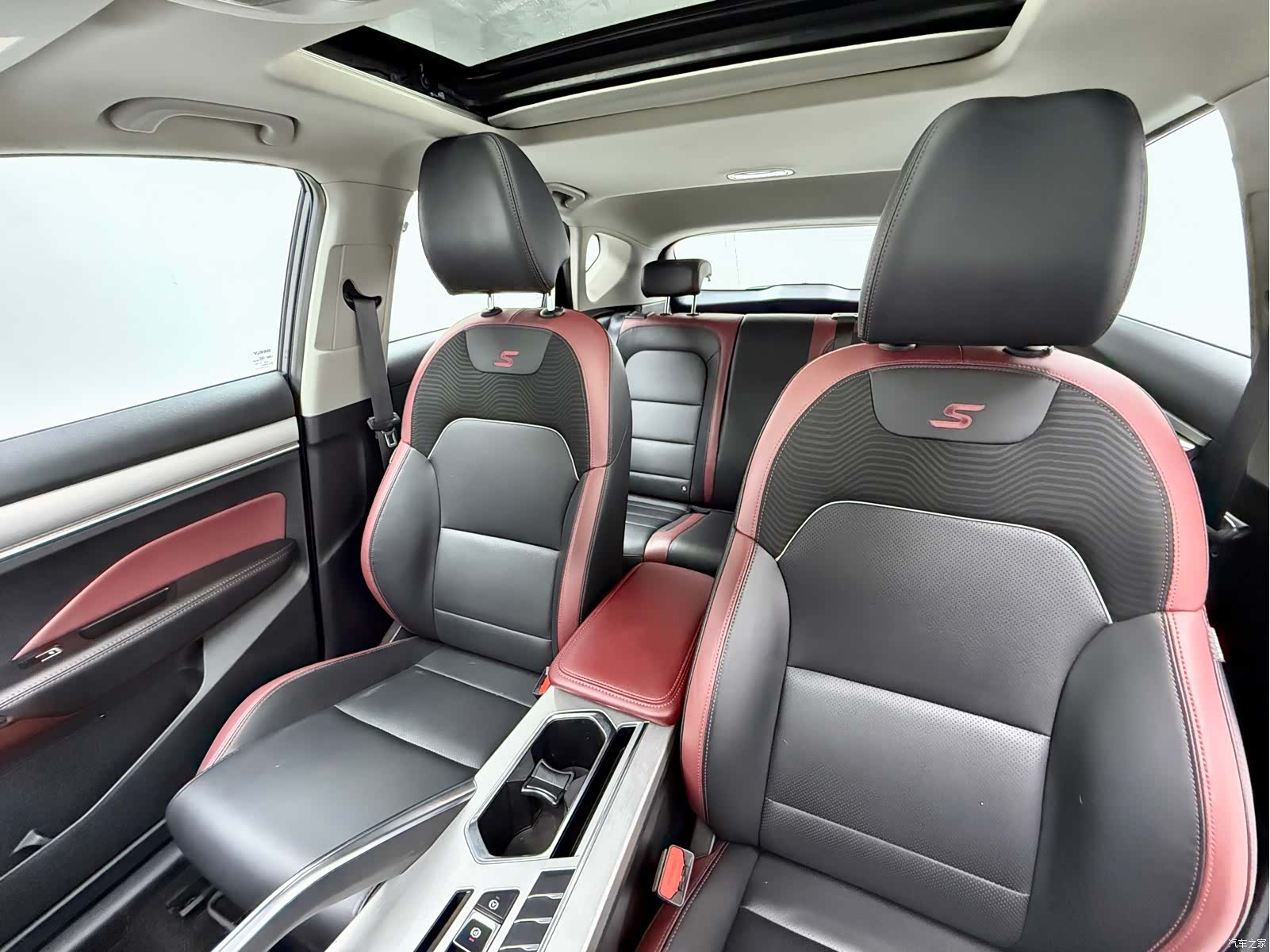 Geely Coolray, 2022 16