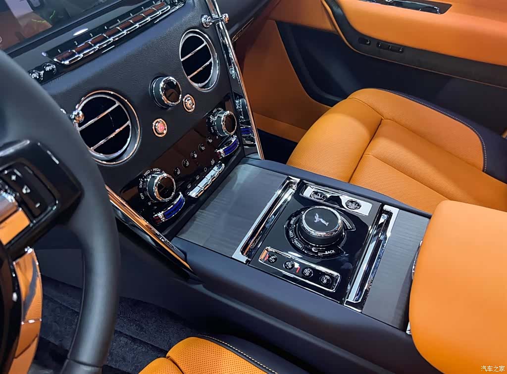 Rolls-Royce Cullinan, 2022 12