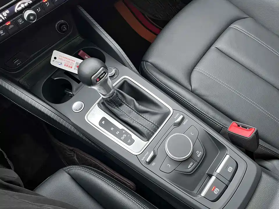 Audi Q2L Audi Q2L