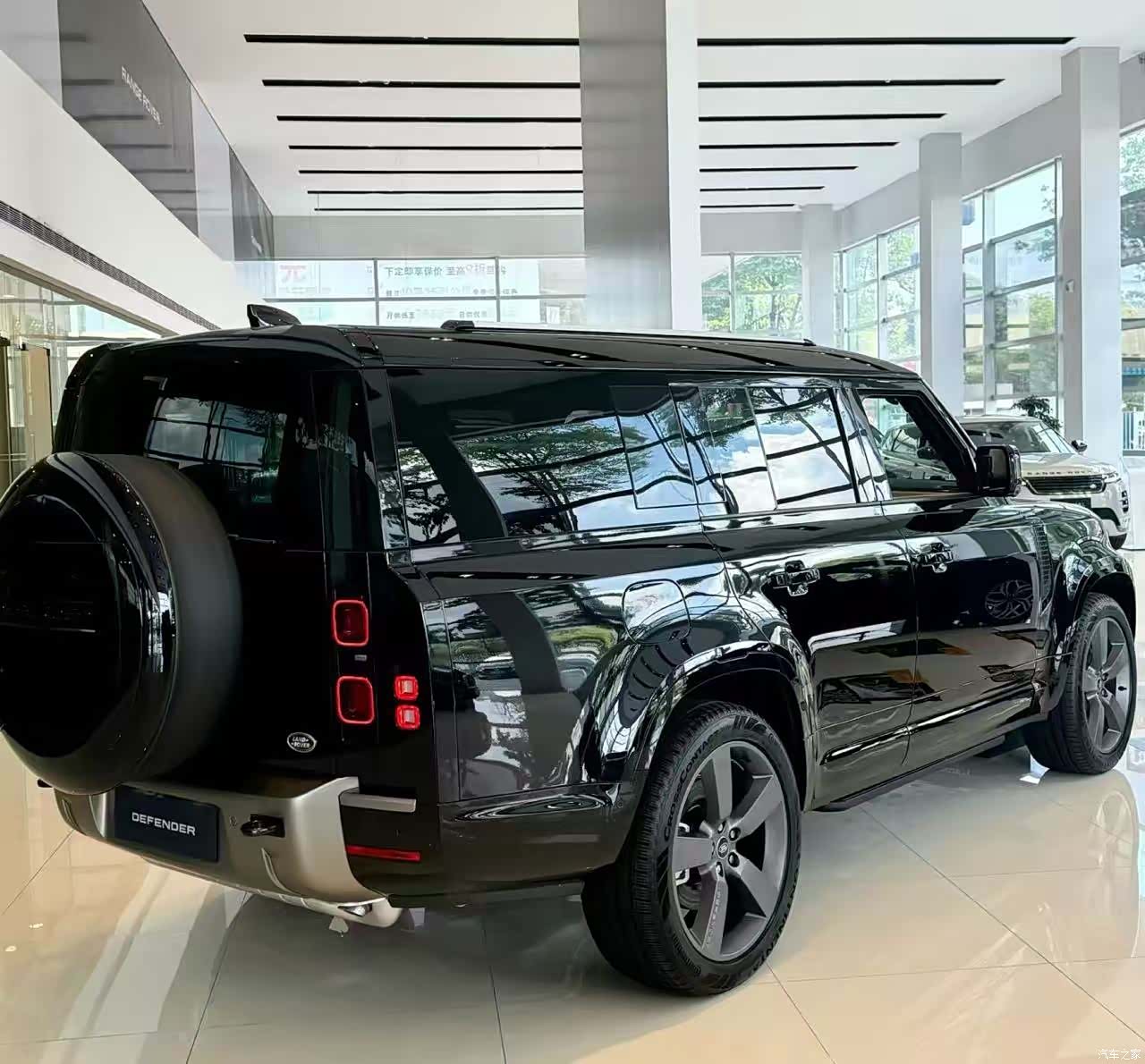 Land Rover Defender, 2025 3