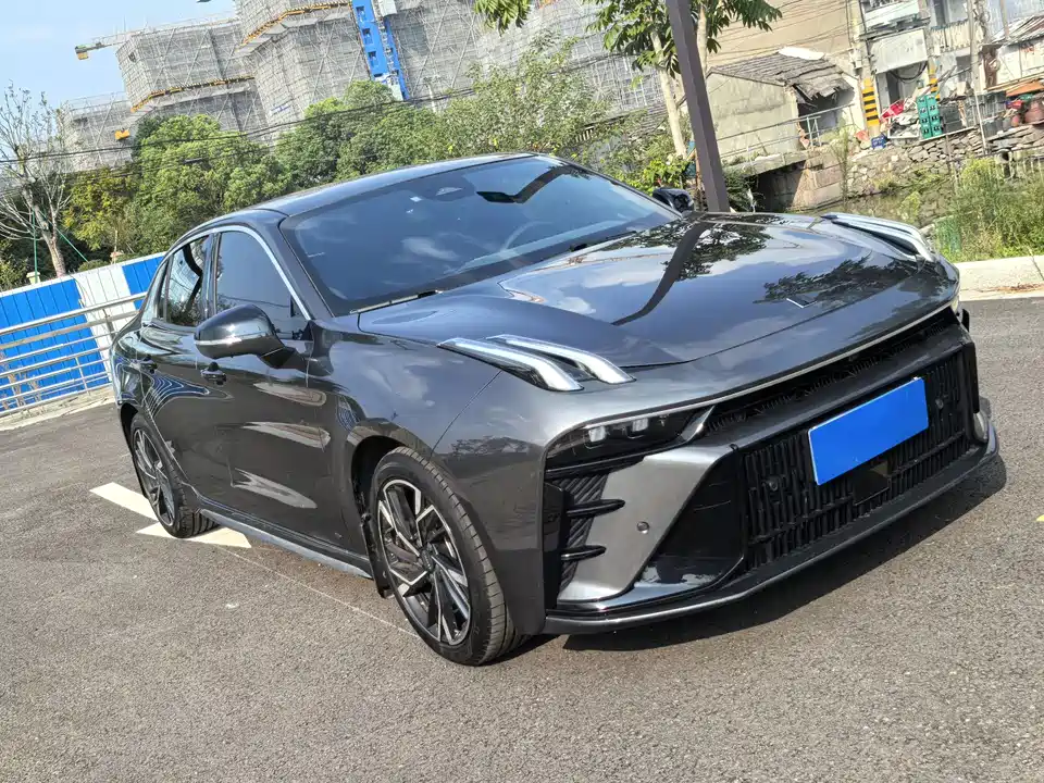 Lynk & Co 03