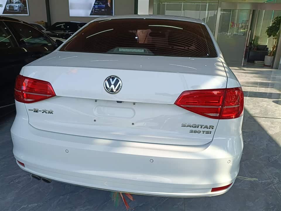 Volkswagen Sagitar