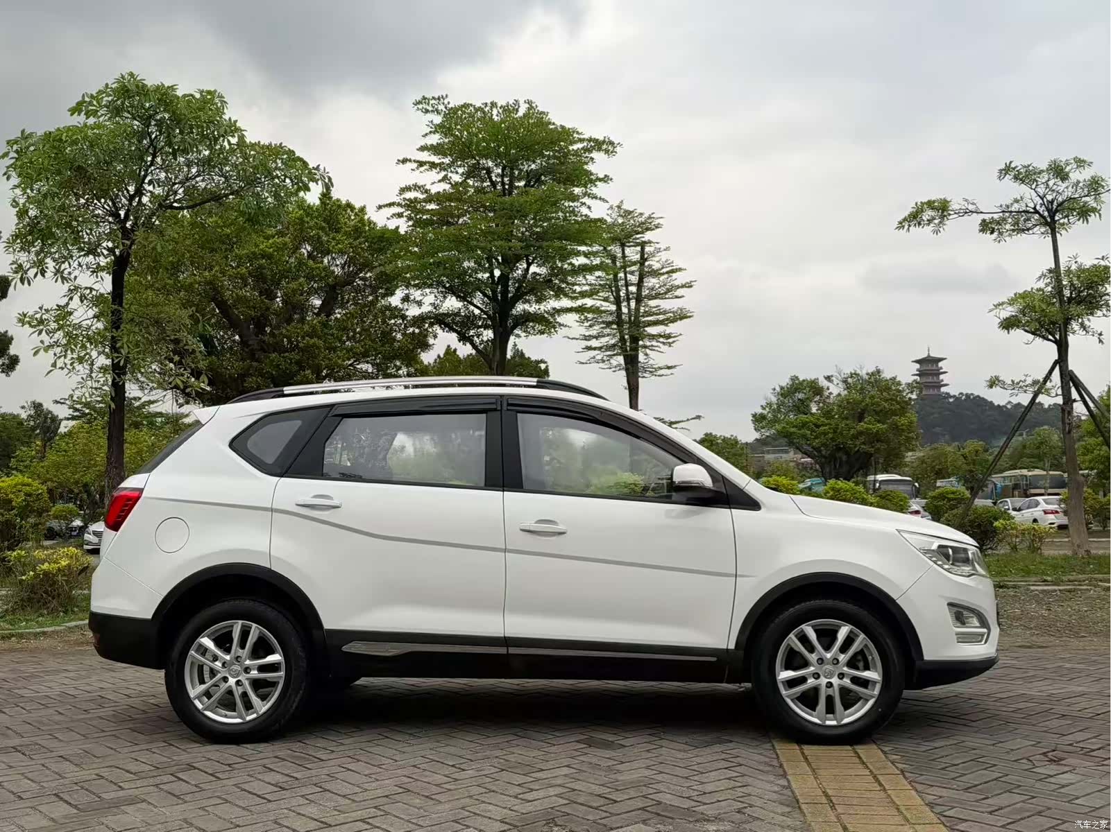 Wuling 560, 2015 13