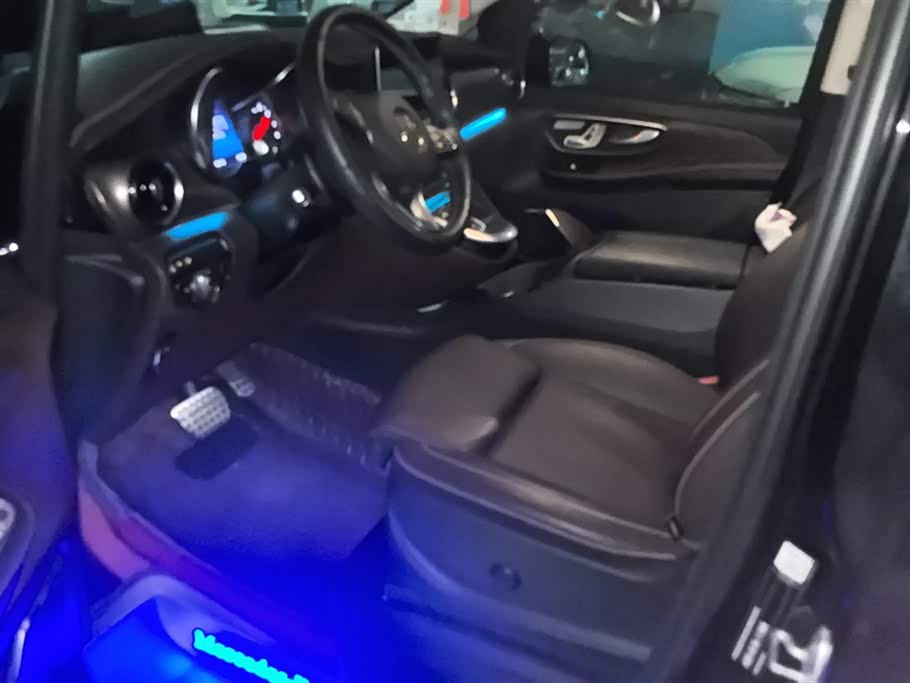 Mercedes-Benz V-class