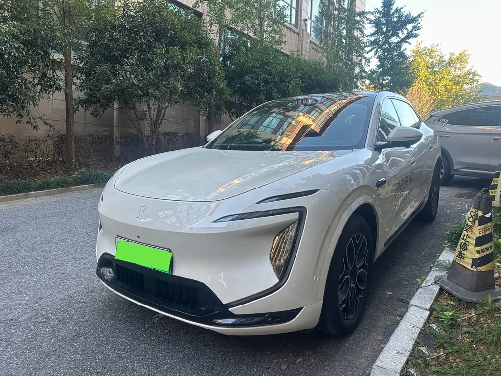Avatr 2027 Max+ Electric