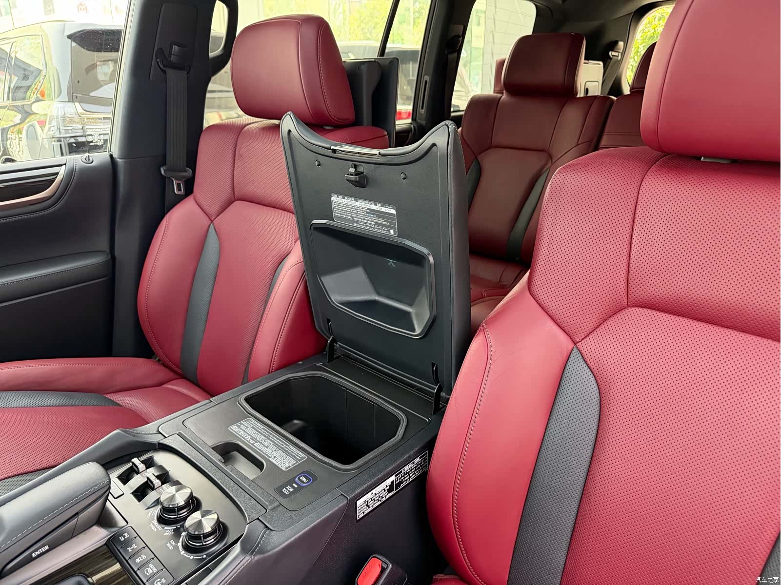 Lexus LX, 2019 12