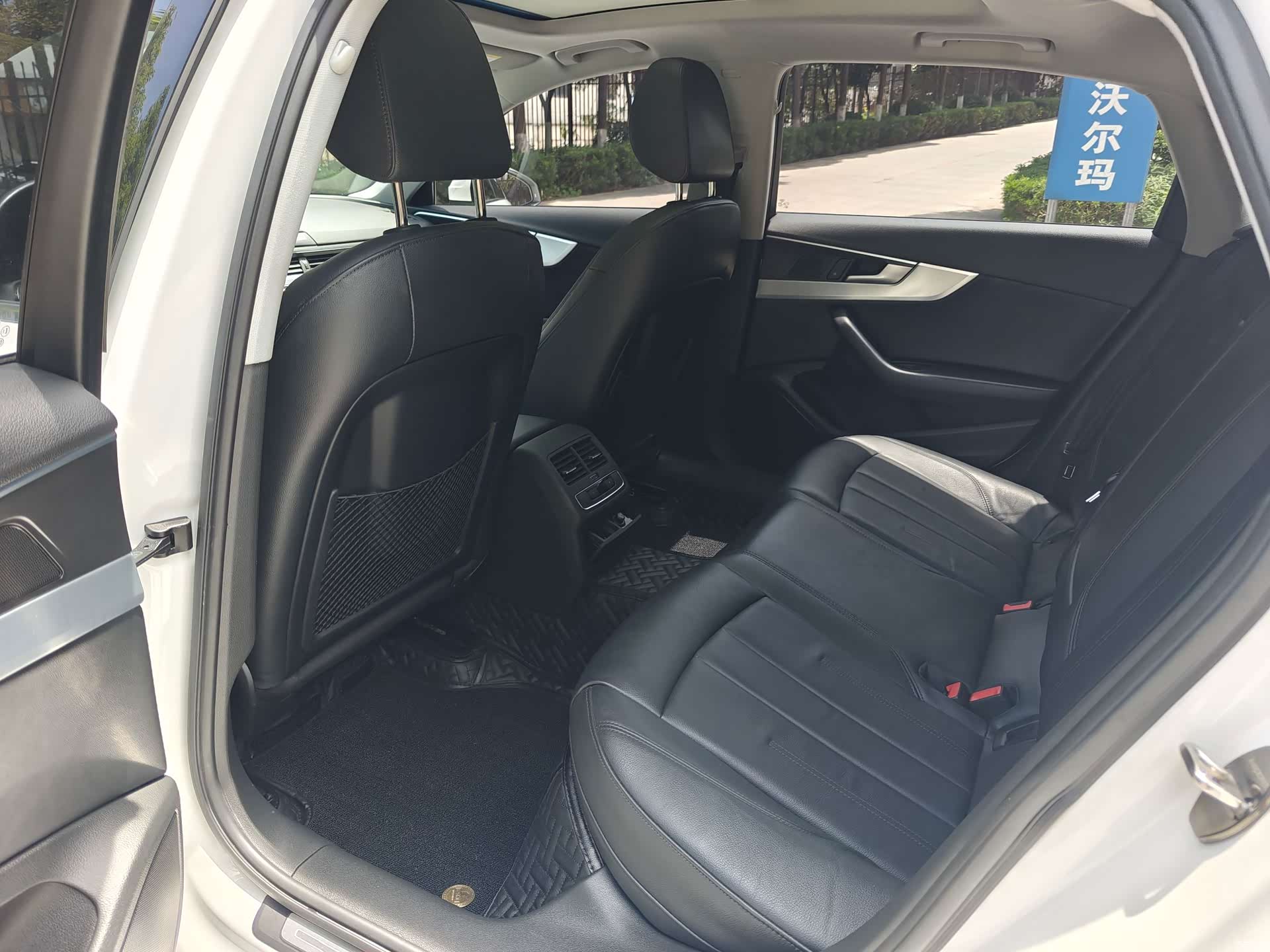 Audi A4L, 2018 7