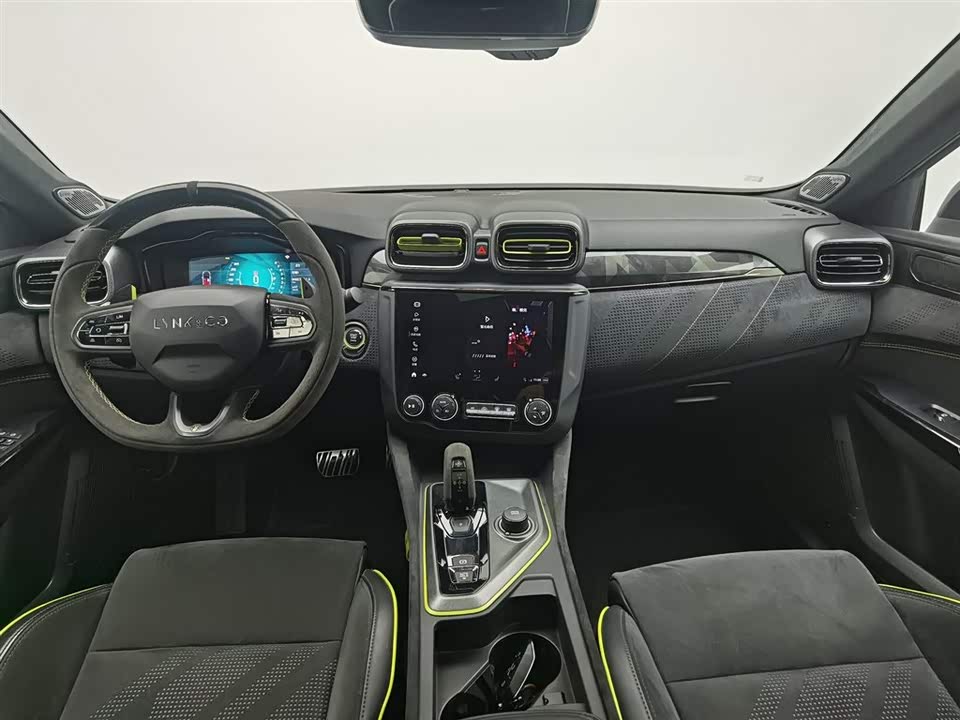 Lynk & Co 03