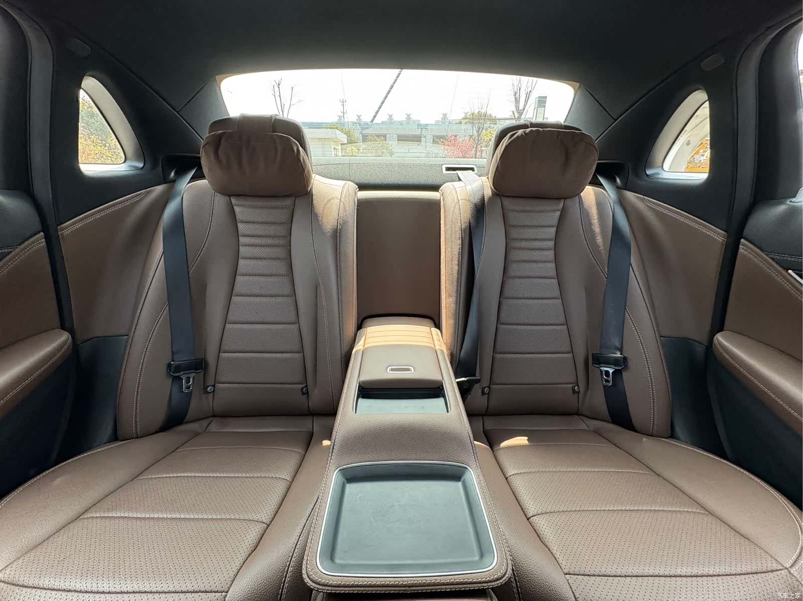 Mercedes-Benz E-Class, 2023 18