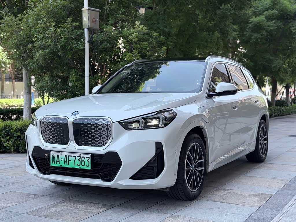 BMW iX1