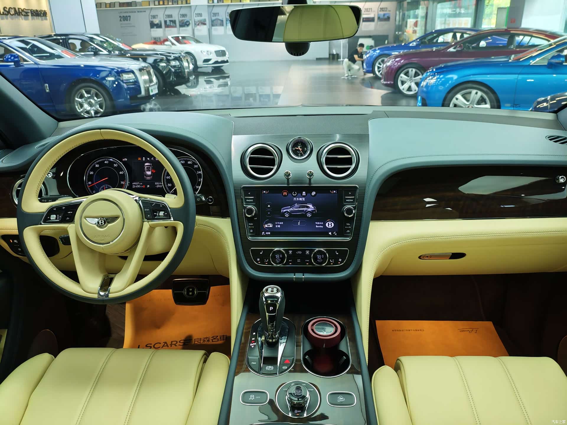 Bentley Bentayga, 2020 8