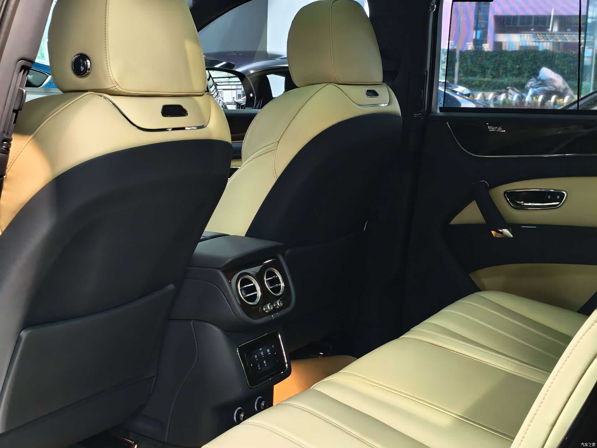Bentley Bentayga, 2020 15