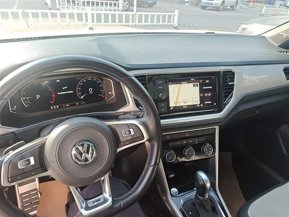 Volkswagen T-ROC exploring Songs