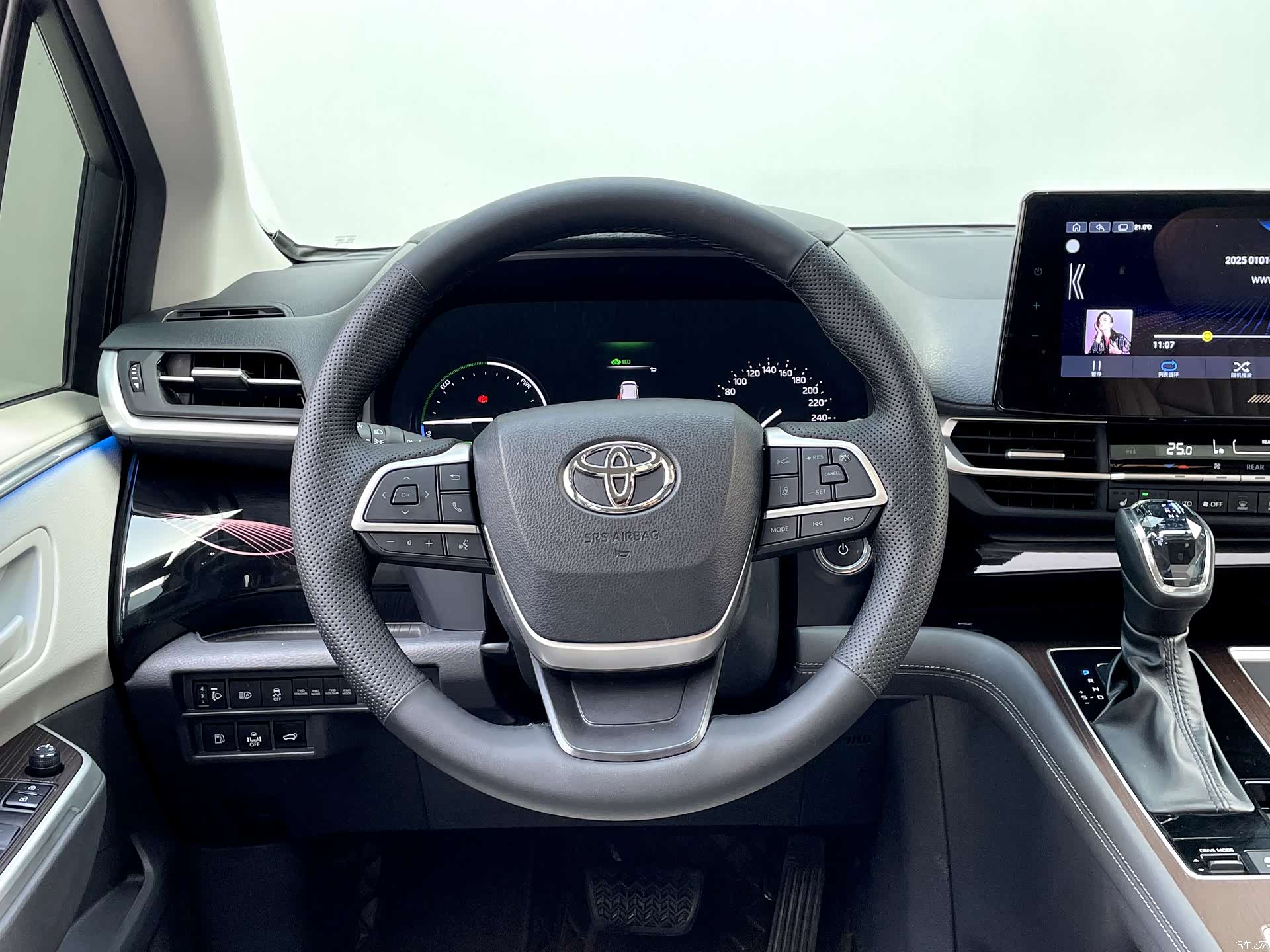 Toyota Granvia, 2025 19