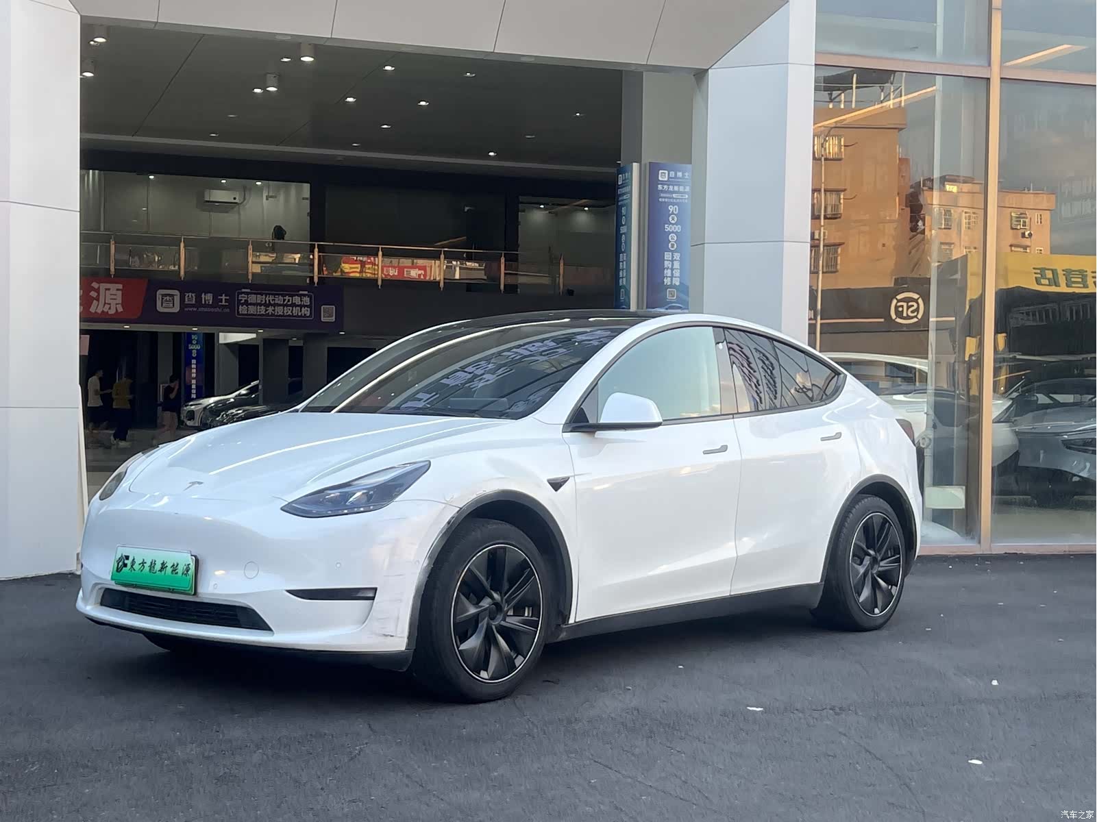 Tesla Model Y, 2023 1