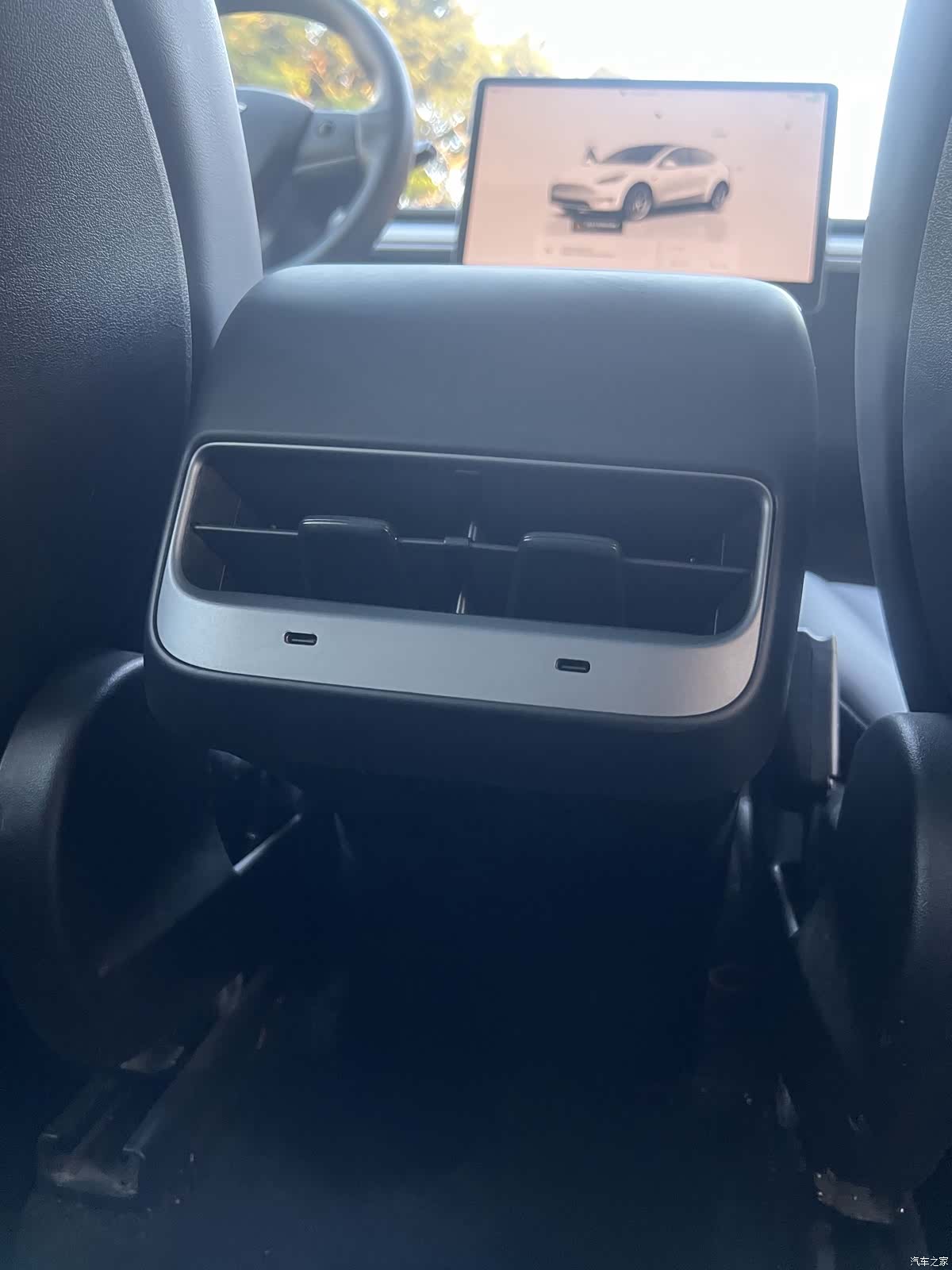 Tesla Model Y, 2023 19