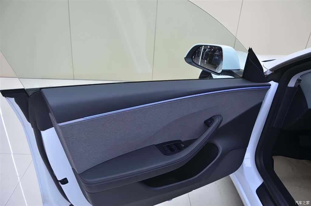 Tesla Model 3, 2026 12