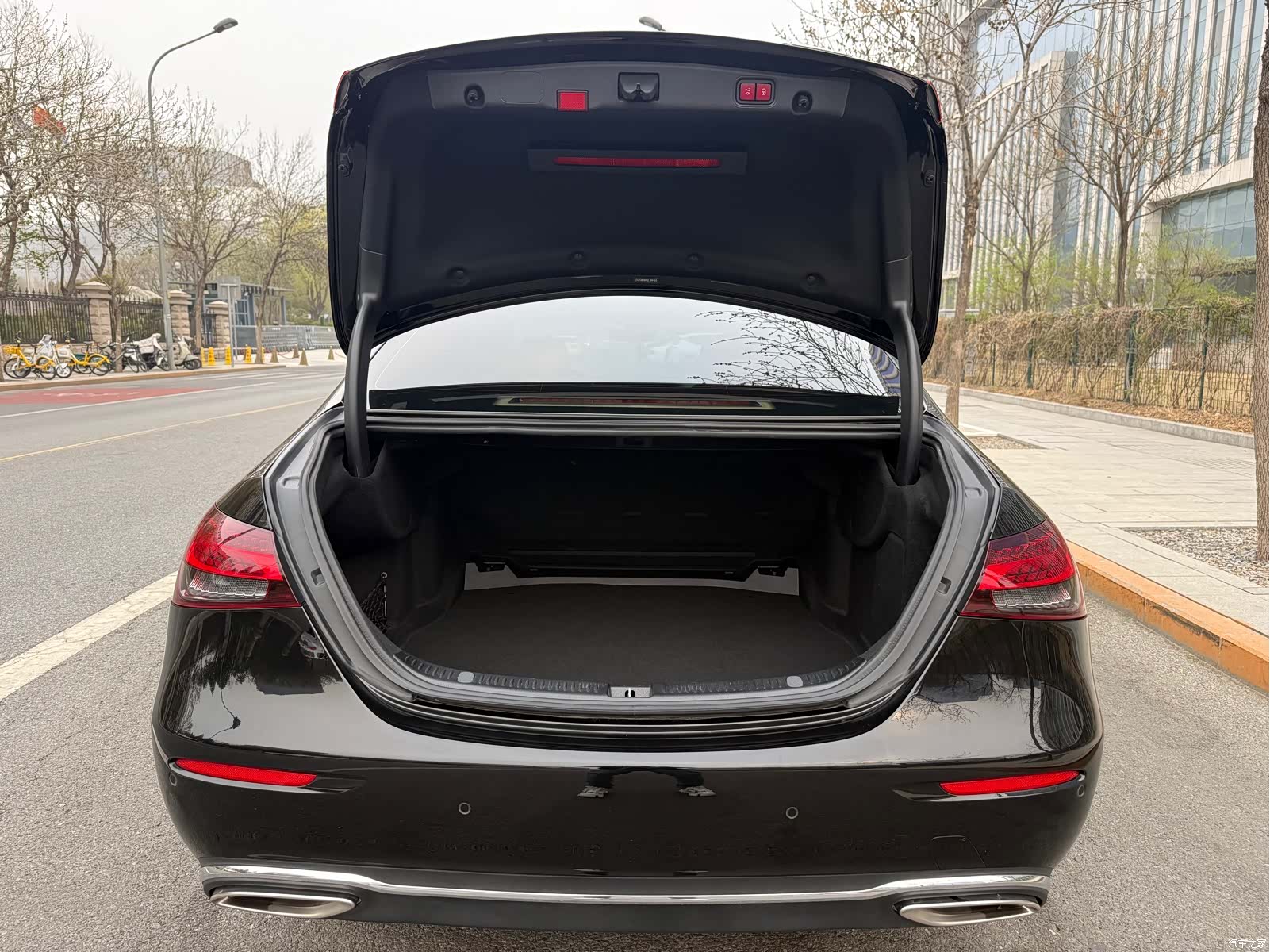 Mercedes-Benz E-Class, 2022 18