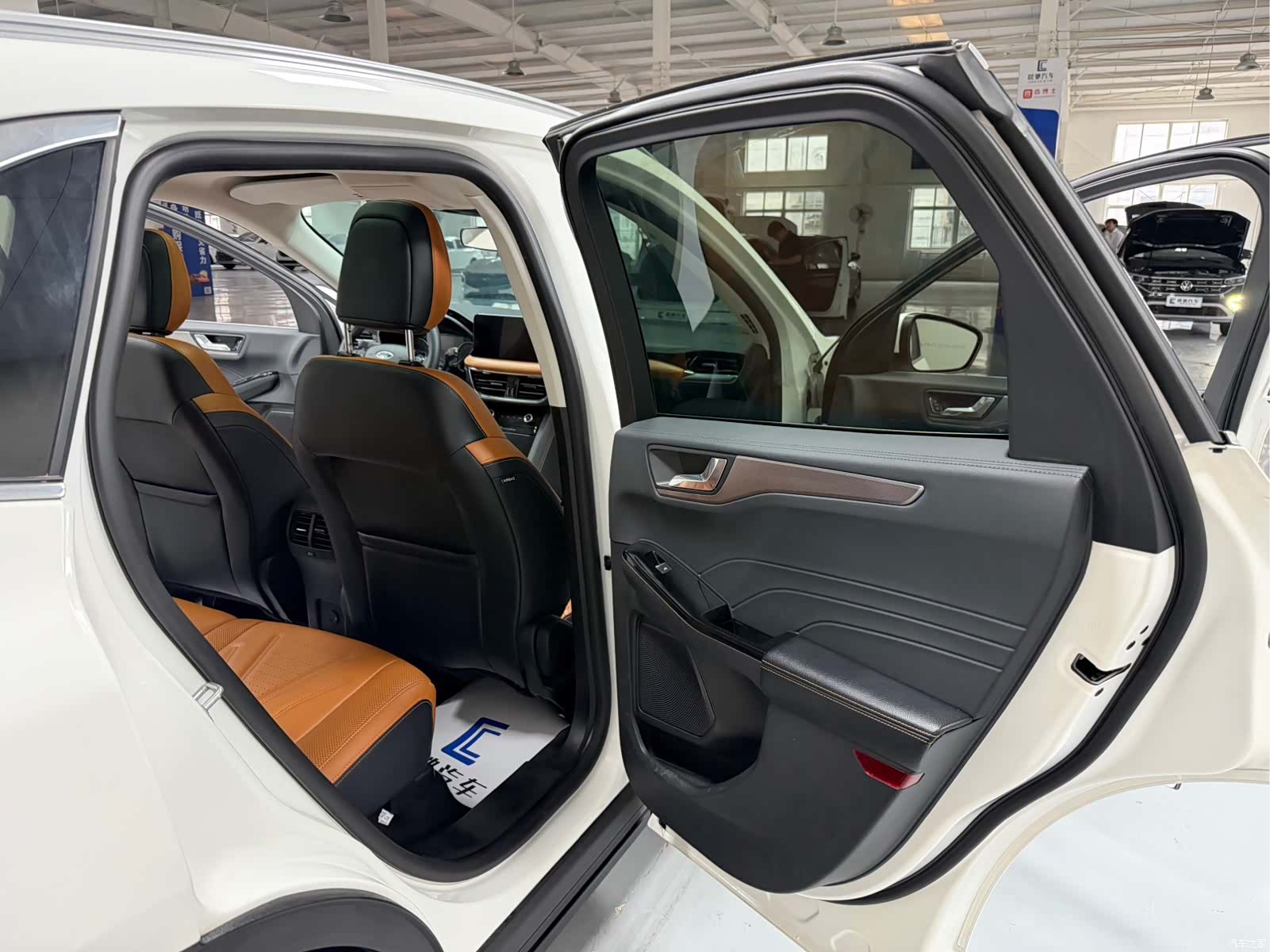 Ford Escape, 2023 11