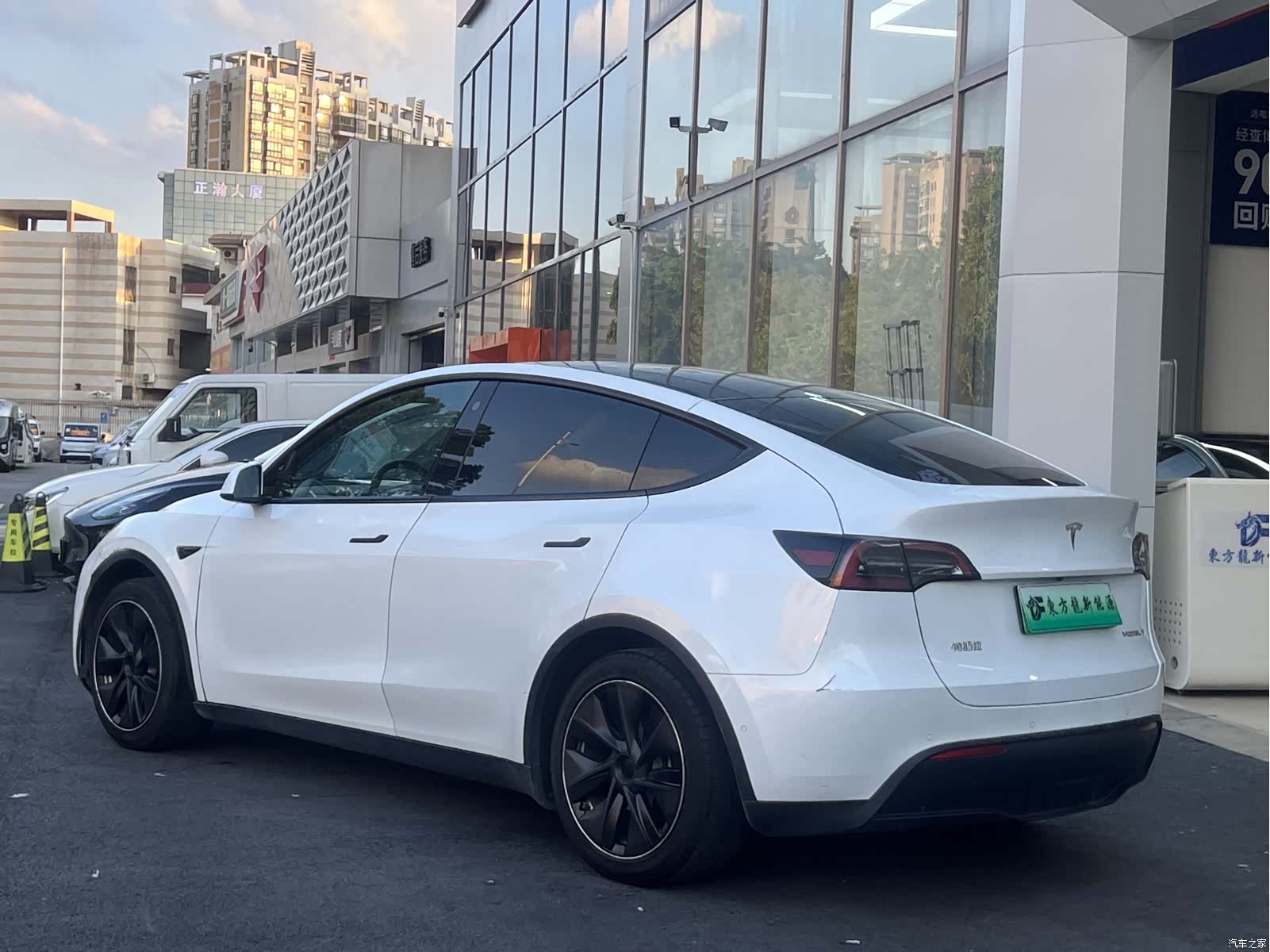 Tesla Model Y, 2023 9