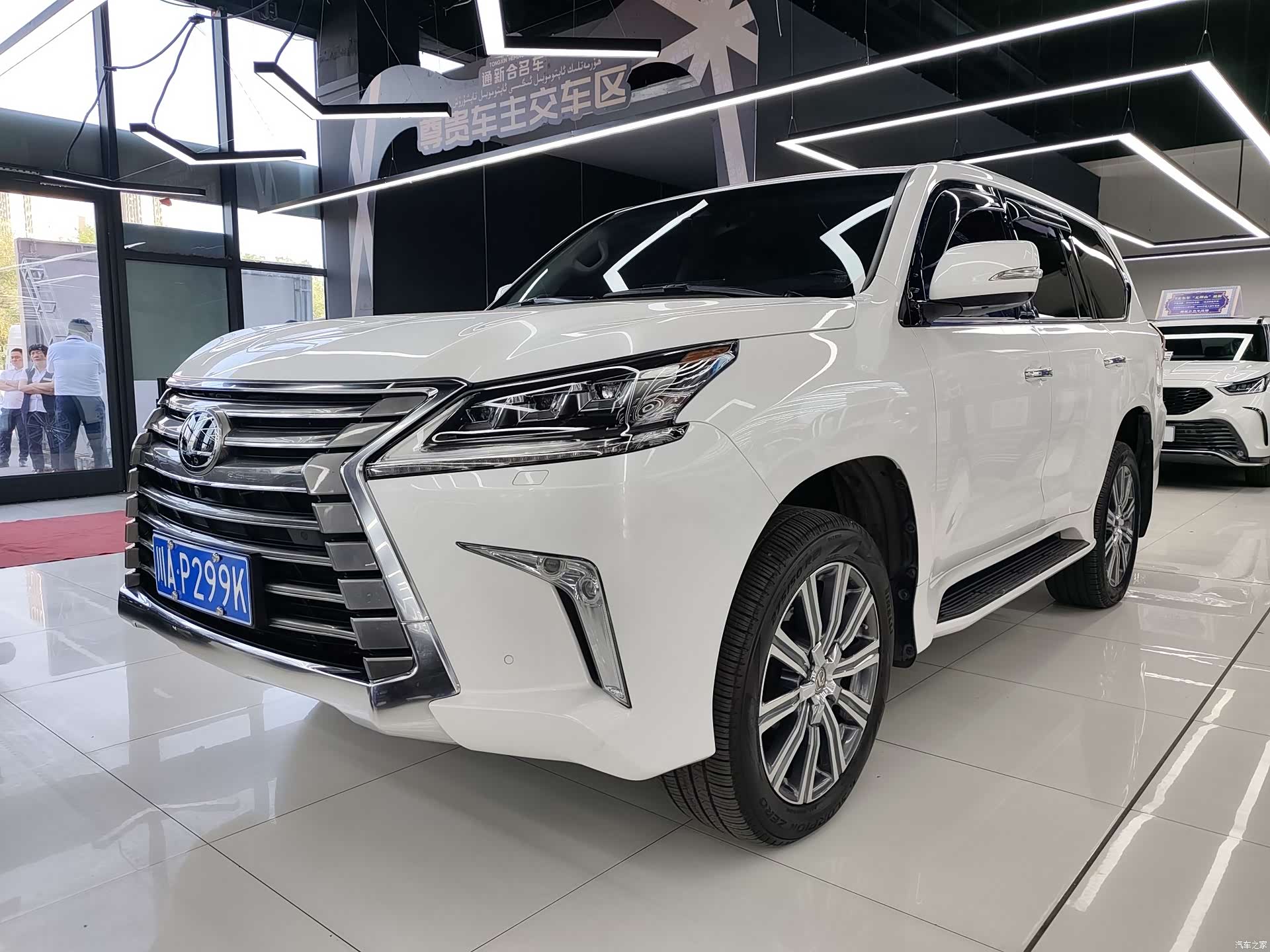Lexus LX, 2017 1