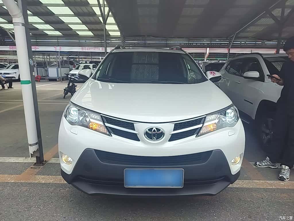 Toyota RAV4, 2015 3