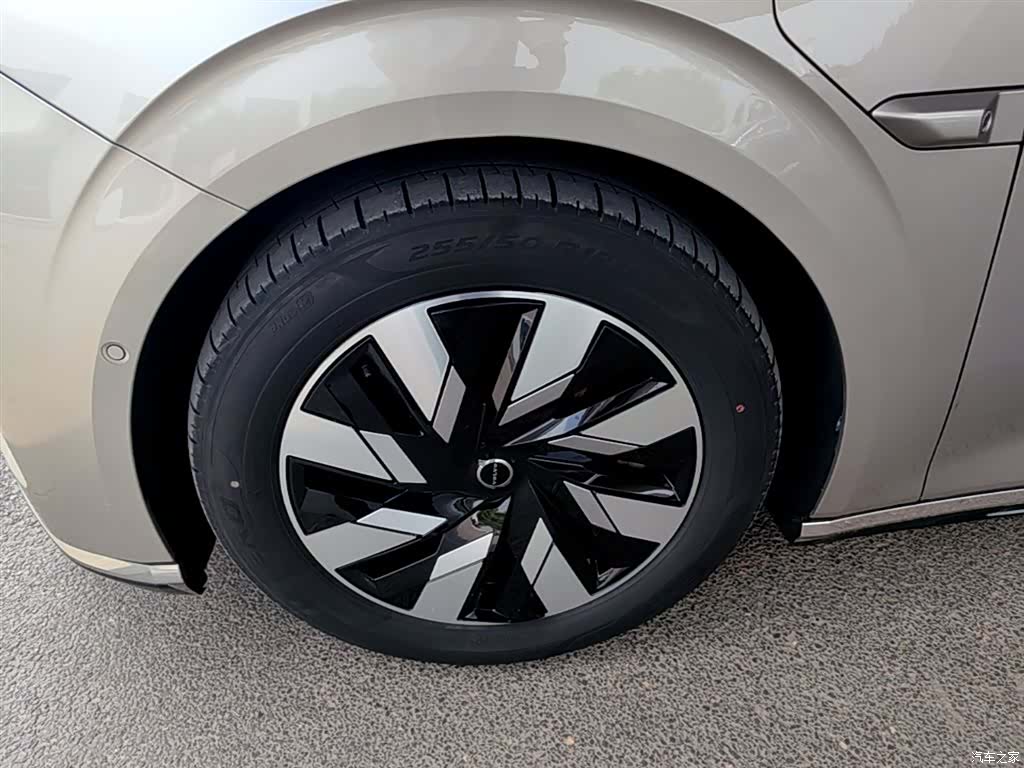 Volvo EM90, 2024 23