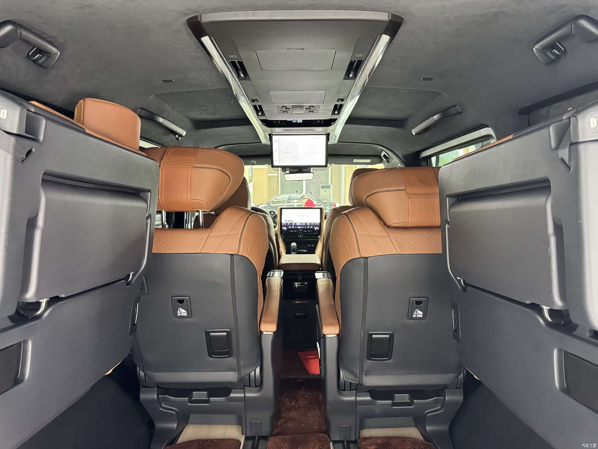 Toyota Alphard, 2025 30